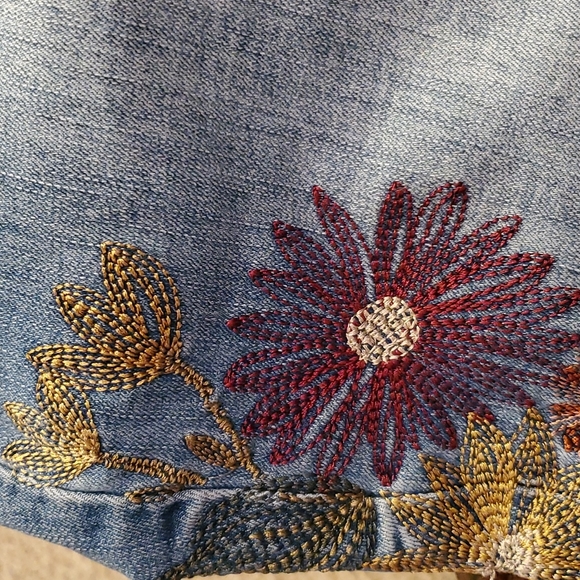 CB Royalty Womans Mid Rise Straight Jean, Size 6 - Picture 16 of 16